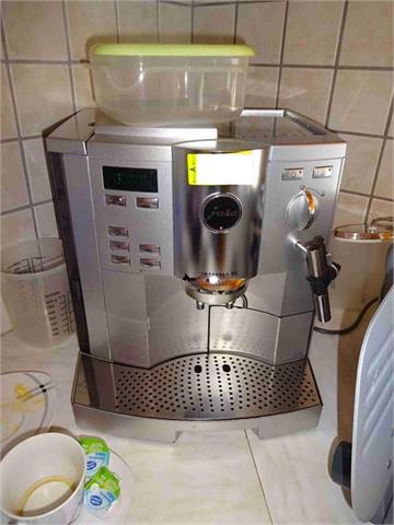 1 Kaffeevollautomat,