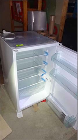 1 Kühlschrank Liebherr, neu, Tür leicht beschädigt