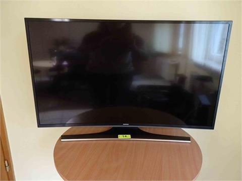 1 Curved TV,