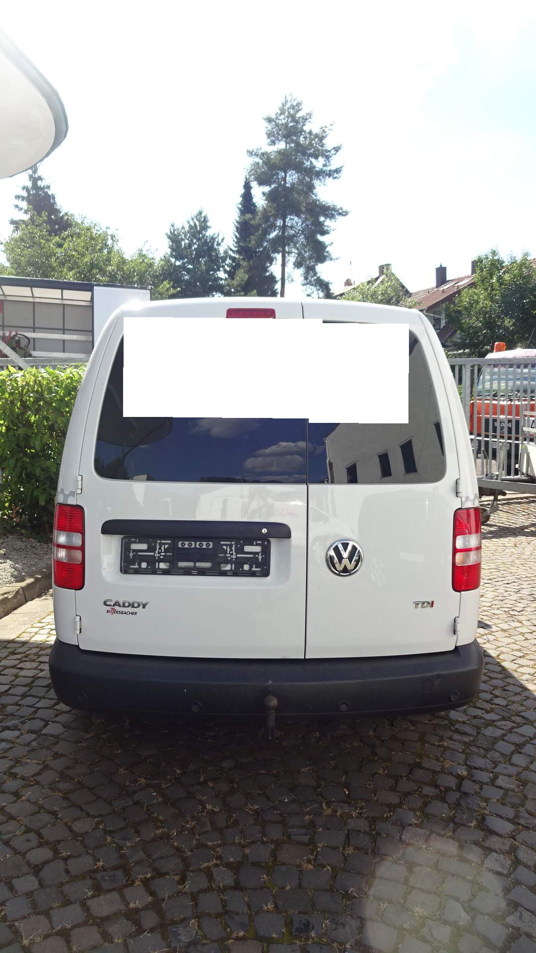1 VW Caddy Van, mit Fahrzeugausbau Objektdetail Weis