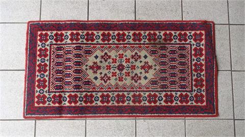 1 Teppich, Maße: 50x100 cm