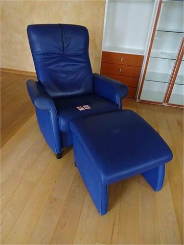 1 Sessel mit Hocker, blau (Schimmelbildung)