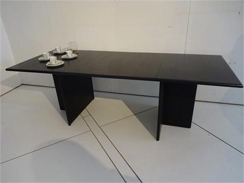 1 Tisch, schwarz, ausziehbar