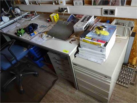 1 Arbeitstisch mit 2 Schreibtischcontainern