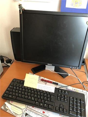 1 PC mit Monitor und Tastatur